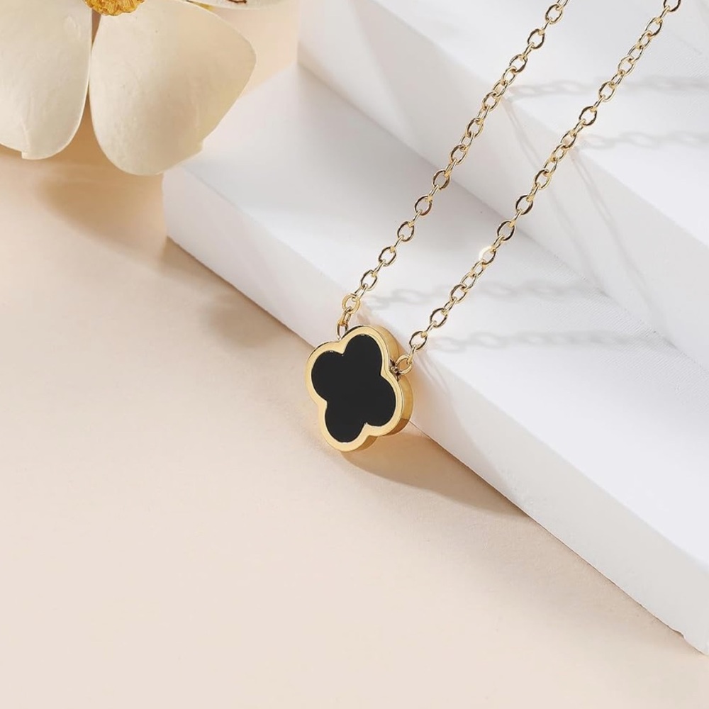 New AIPPK Women’s 18K Gold Necklace with Black Clover Pendant Gift Elegant